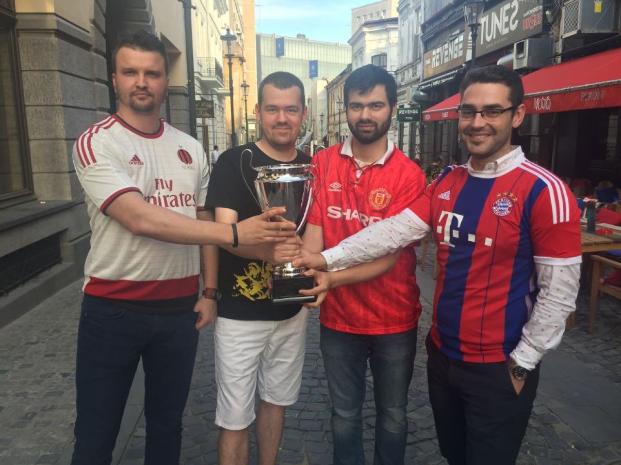 Bayern - Borussia si Liverpool - Barca se joaca la Bucuresti. Prima editie a FANS CUP e sambata. Detalii despre cea mai tare competitie a fan cluburilor_3