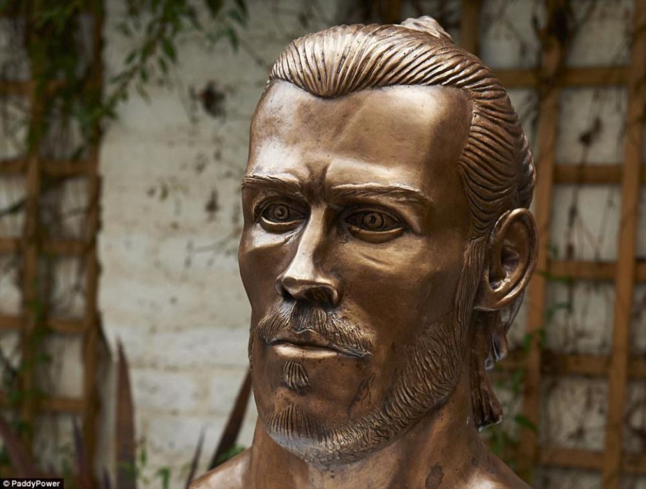 Sculptorul care i-a facut bust lui Ronaldo si a starnit un val de glume pe net a recidivat: i-a facut statuie si lui Bale :) FOTO_3
