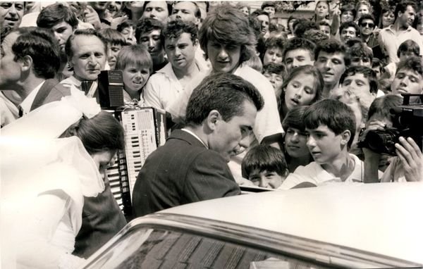 FOTO: Hagi asa cum nu l-ai mai vazut! Cum arata antrenorul campioanei in copilarie si cand canta la petreceri_8