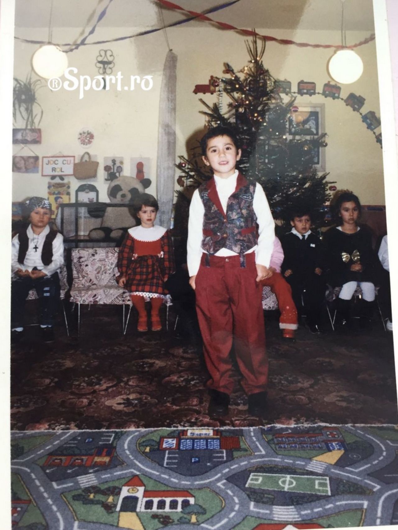 NO COMMENT: Copilul din imagine este acum unul dintre cei mai bine cotati jucatori din Liga I! GALERIE FOTO de la gradinita :)_5