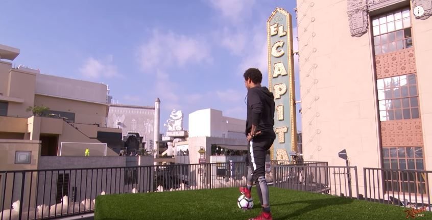 Neymar si-a mutat trucurile la Hollywood! Lovitura incredibila incercata de pe o cladire pe alta! Ce a iesit