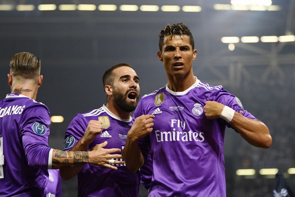 BRIGADA CR7! Ronaldo si-a tuns fiul exact ca el si au iesit 