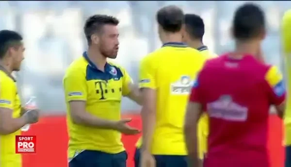 EXCLUSIV! Jocuri pe bani chiar inainte de meciul cu Chile! Tricolorii au venit cu buzunarele pline de bani pe teren! VIDEO1