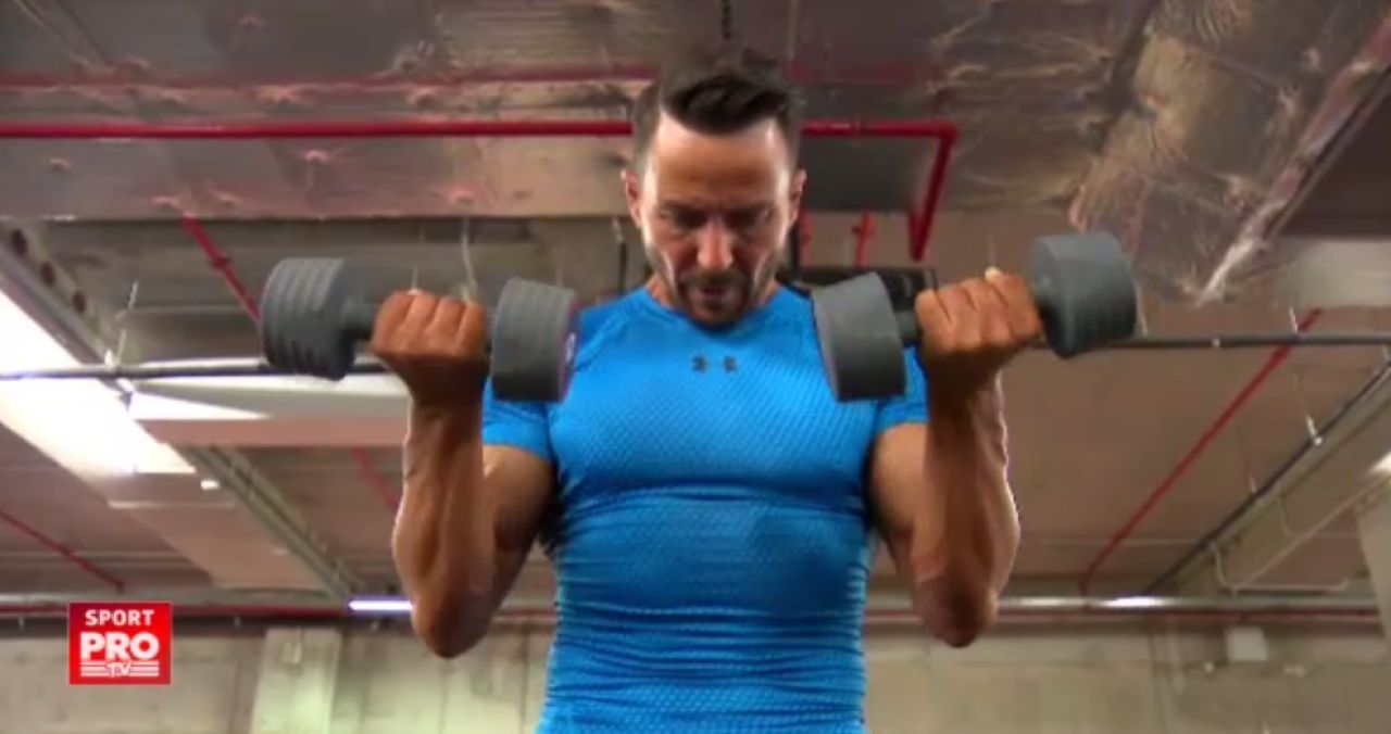 Profesorul universitar de la care nu chiuleste nicio studenta: are 50 de ani si e MODEL de fitness. Secretul sau_2
