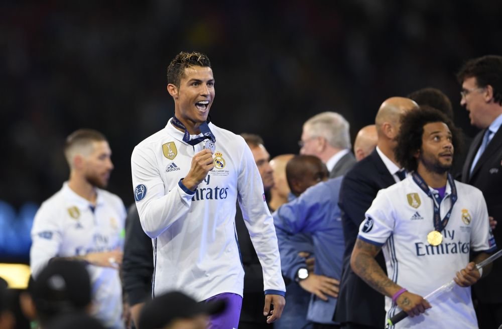 Comunicatul FALS emis de Ronaldo despre plecare de la Real este absolut genial :)) La United m-am format ca jucator si sex simbol