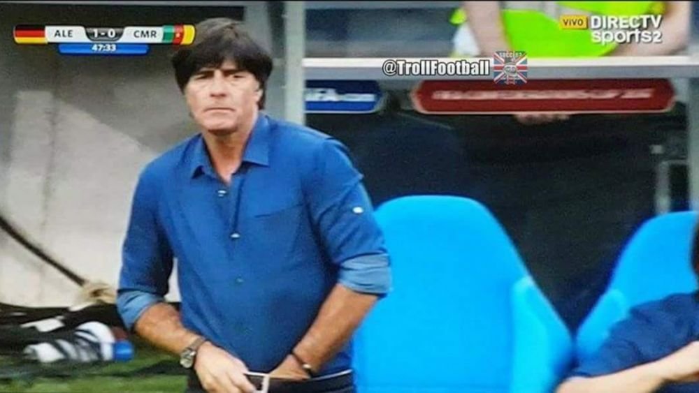 Nu se poate abtine! Cum a fost surprins Joachim Low in timpul meciului cu Camerun! FOTO_2