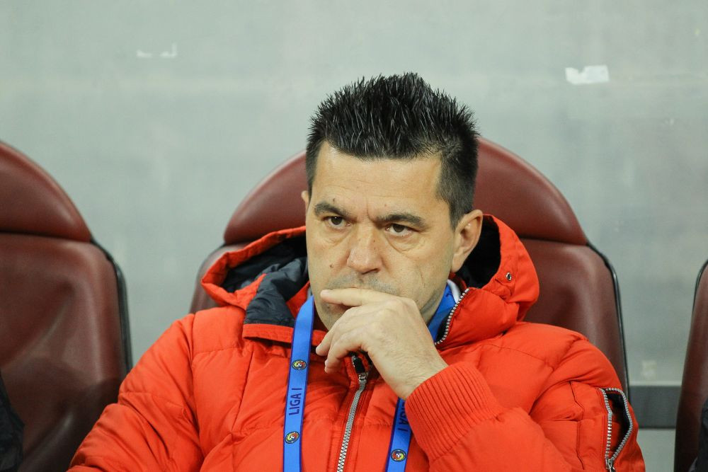 Contra a trimis 4 jucatori acasa. Isi fac bagajele si pleaca din cantonament