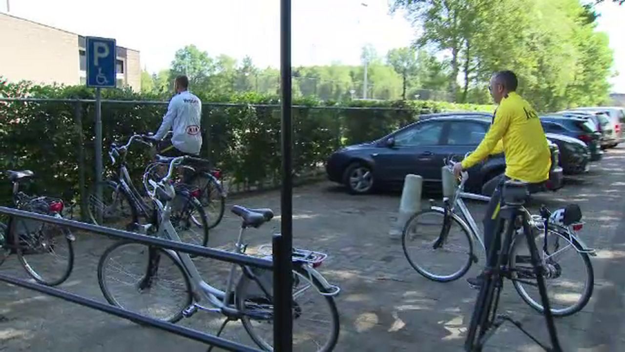 Alibec le-a dat emotii stelistilor. A intrat cu bicicleta in GARD inainte de antrenament. FOTO_1