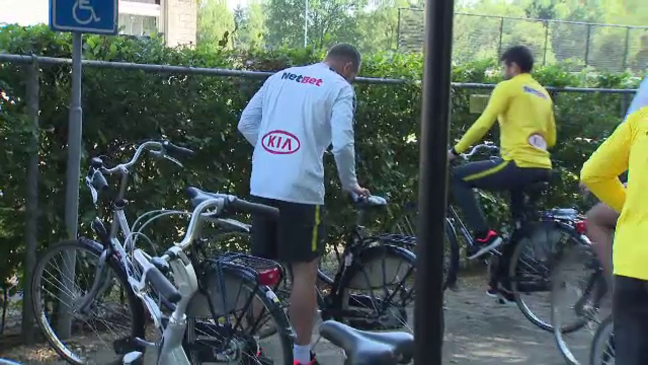 Alibec le-a dat emotii stelistilor. A intrat cu bicicleta in GARD inainte de antrenament. FOTO_4