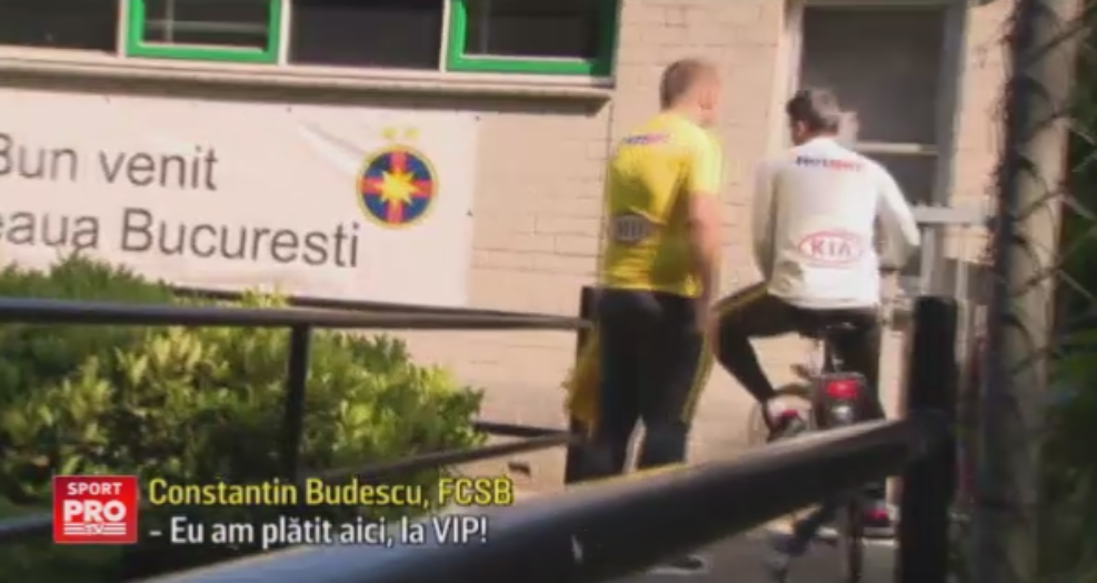 Faceti loc, ca am platit parcare la VIP . Cum si-a facut Budescu aparitia la ultimul antrenament: VIDEO