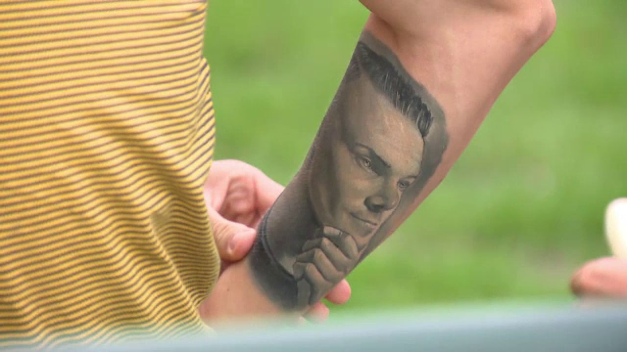 De ce si-a tatuat un jucator de la Steaua CHIPUL fratelui pe brat! FOTO_4