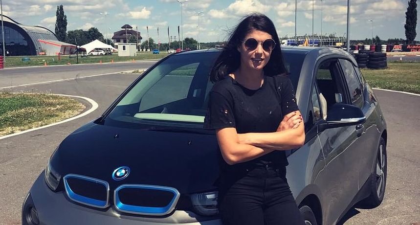 Sorana a luat viteza! Revenita in tara, jucatoarea a testat o supermasina electrica pe circuit: VIDEO