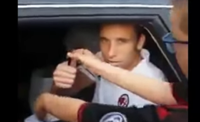 Gafa comisa de jucatorul transferat azi de AC Milan: Forza Lazio! :) VIDEO