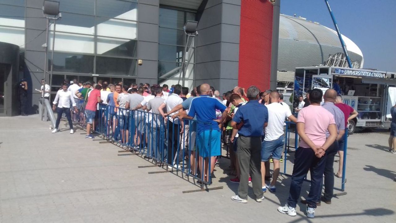 Cozi la casele de bilete! Se anunta NEBUNIE la Craiova - Milan. Cat costa tichetele_2
