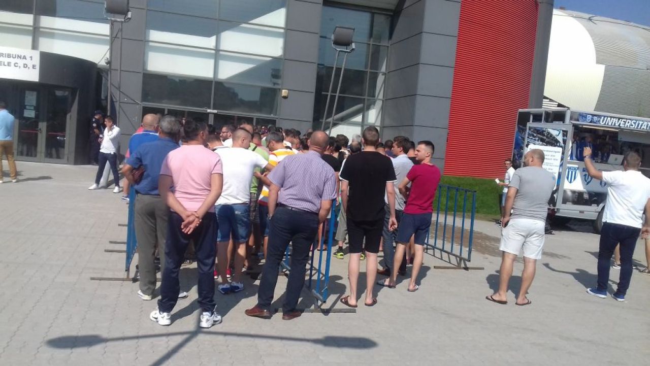 Cozi la casele de bilete! Se anunta NEBUNIE la Craiova - Milan. Cat costa tichetele_3