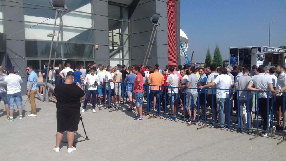 Cozi la casele de bilete! Se anunta NEBUNIE la Craiova - Milan. Cat costa tichetele_6