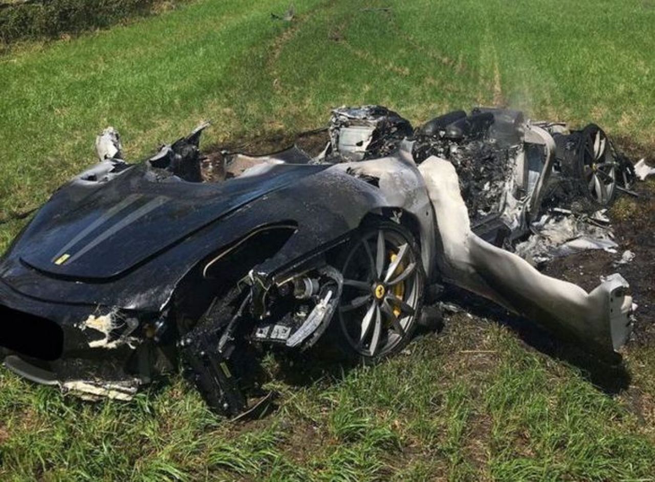 A platit 230.000 € pentru acest Ferrari si a iesit cu bolidul pe sosea! Ce s-a intampla dupa numai O ORA_2