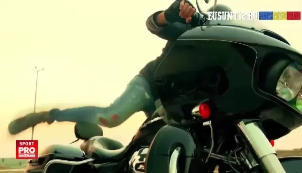 Stelea si Balint le-au facut o super surpriza fanilor care s-au distrat in weekend la mare. Au urcat cu motoarele pe scena la concert: VIDEO