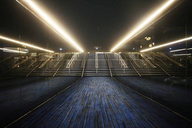 Luxul in care Manchester City isi tine fotbalistii de sute de milioane! Cum arata vestiarele si camerele de relaxare ale jucatorilor pe Etihad_2