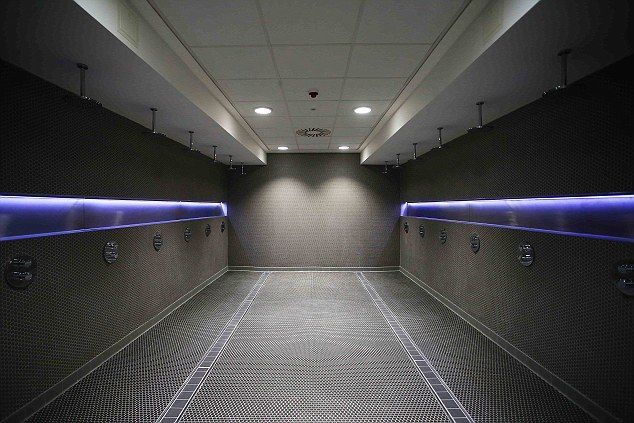 Luxul in care Manchester City isi tine fotbalistii de sute de milioane! Cum arata vestiarele si camerele de relaxare ale jucatorilor pe Etihad_3