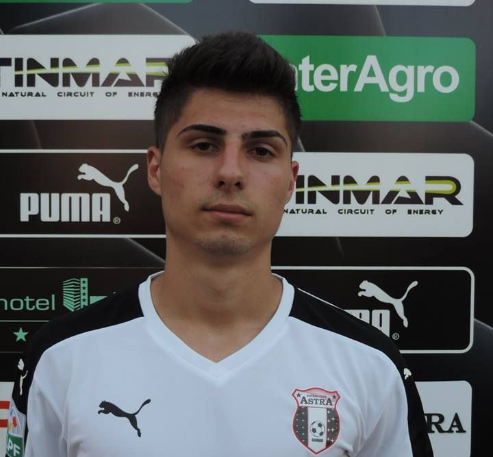 Incredibila familie Moise :) Romario i-a dat gol Stelei aseara, pe tata il cheama Beckenbauer. Cum il cheama pe fratele mai mic :))