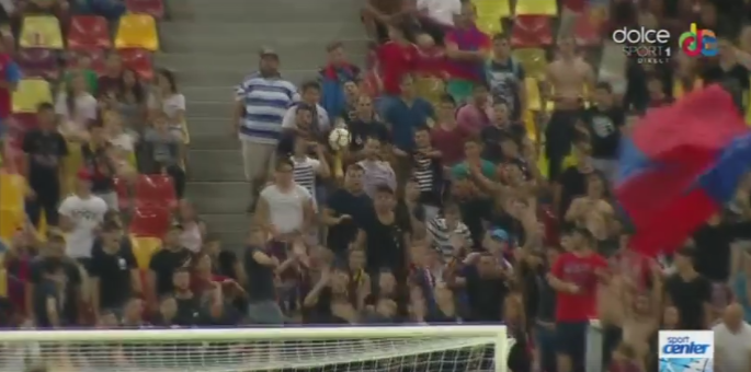 Cea mai periculoasa faza a celor de la Botosani! Un fan al Stelei, pus in genunchi de sutul lui Bordeianu! FOTO_2