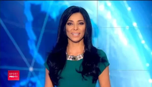 VIDEO: Faza zilei in cantonamentul nationalei! Dialog Inna - Adi Popa: "Imi dai si mie un autograf pe spate?" Ce raspuns i-a dat fostul stelist :)