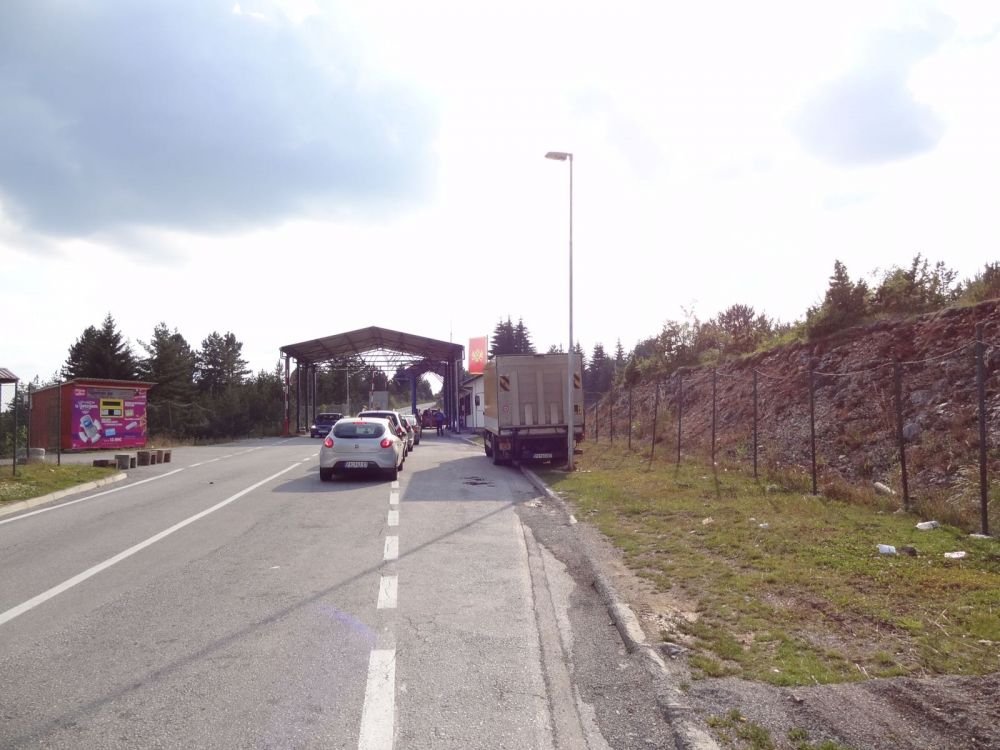 Suporterii romani, UMILITI la granita cu Muntenegru! Nu sunt lasati sa intre in tara. Ce se intampla in aceste momente_4