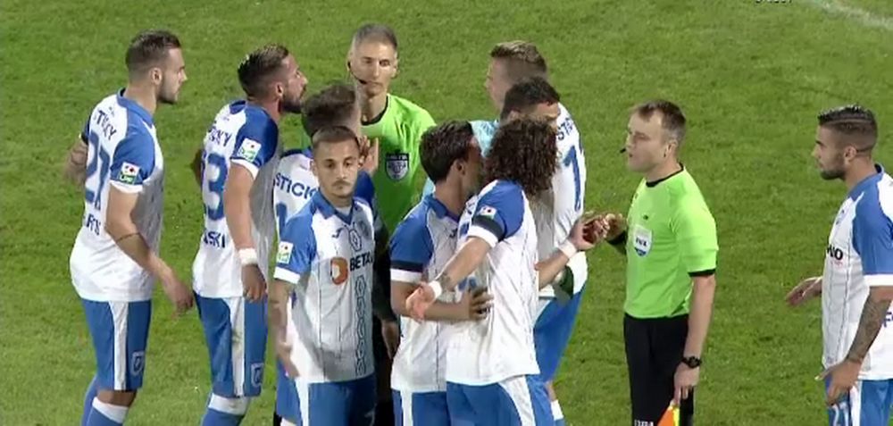 Craiova urla dupa infrangerea cu CFR Cluj: Comanescu a fost depasit de meci! Ce i-a transmis Mangia arbitrului