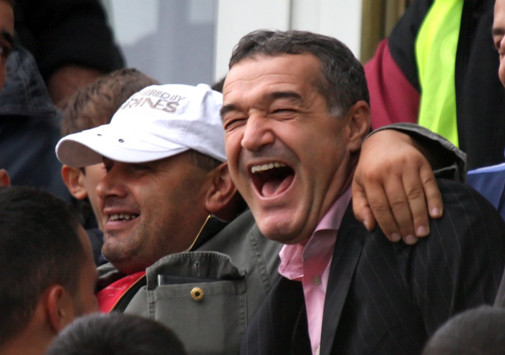 Becali a mers aseara la jucatorii Stelei: Le-am adus vin, am ras, am glumit! FABULOS: cum a comis-o Lutu! :)