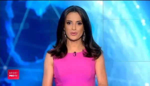 Vocea ringului :) Dupa ce a dat lovitura cu melodia de la "Sunt celebru, scoate-ma de aici", Morosanu se apuca de cantat