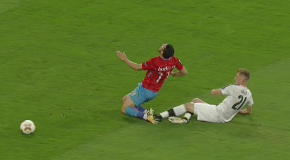 Budescu i-a luat mintile :)) Declaratia incredibila a fundasului care a facut penalty-ul de 1-0. Ce a spus in presa din Cehia