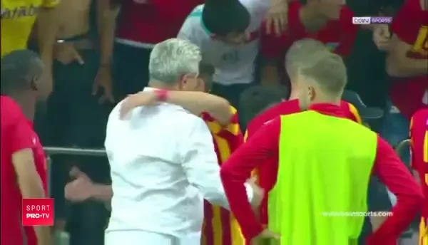 Adeptos te ajuta! Respecto! Imagini EPICE cu Sumudica in Turcia! S-a dus in tribuna la SELFIE-URI! VIDEO