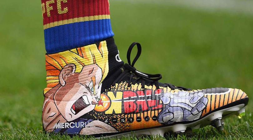 FOTO! El e jucatorul cu cele mai excentrice ghete vazute pe terenul de fotbal! Ce mijlocas din Premier League poate sa joace cu asa ceva in picioare_1