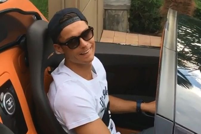 FABULOS: cat timp a jucat Ronaldo pentru Bugatti-ul Veyron Grand Sport din garajul sau si ce masini conduc Messi, Gigi Buffon si Pogba. FOTO_2