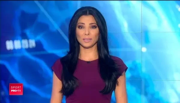 O fosta campioana la karate a urcat pe scena de la Vocea Romaniei. VIDEO