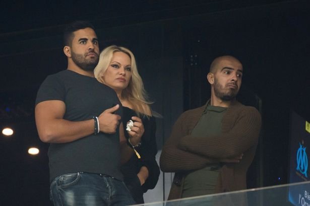 Iubitul ei e fotbalist si cu 20 de ani mai tanar! La ce meci si-a facut aparitia Pamela Anderson. FOTO_2