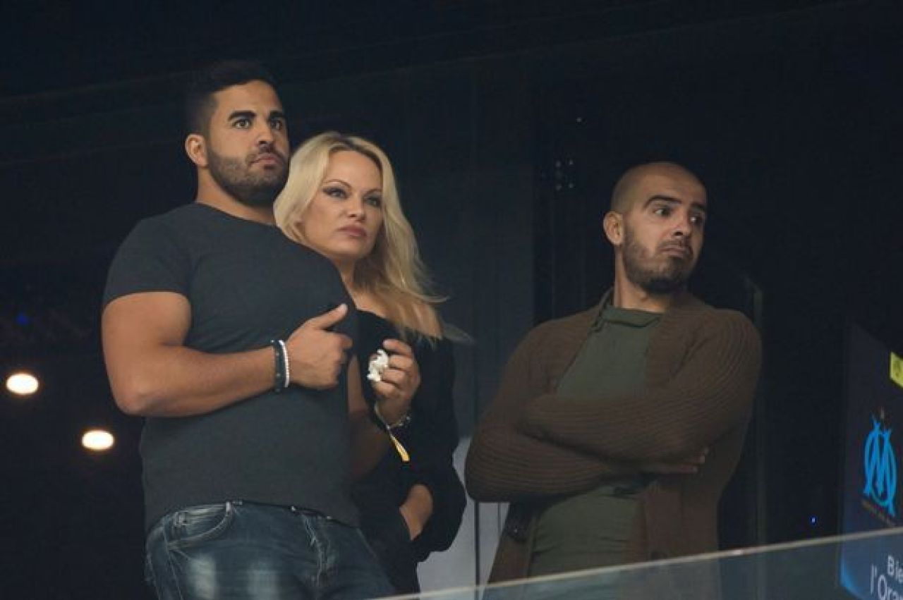 Iubitul ei e fotbalist si cu 20 de ani mai tanar! La ce meci si-a facut aparitia Pamela Anderson. FOTO_2