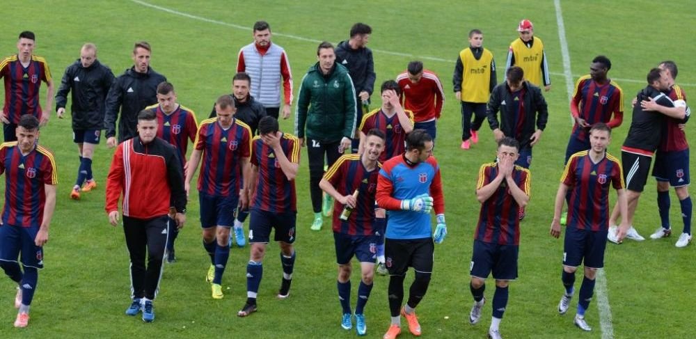 Vagabonzi de fotbalisti, jucau la pariuri! S-au pariat MILIOANE prin Singapore! Dezvaluiri INCREDIBILE: Si furat, si f***t!