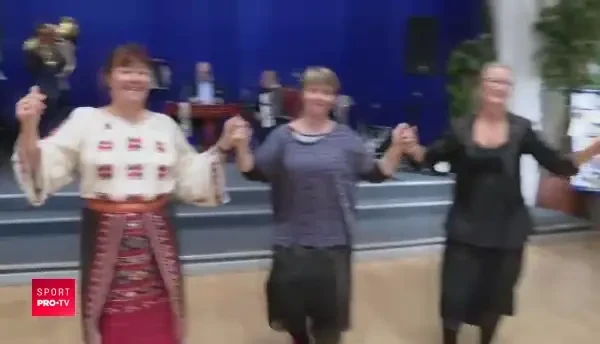 ASTA E CEA MAI TARE! 100 de danezi si-au facut grup de folclor romanesc: sunt fascinati de hora romaneasca :) VIDEO