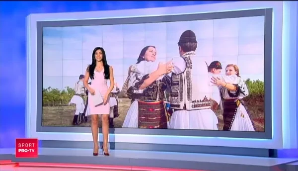 Au si danezii nebuniile lor! :) Si-au facut grup de folclor romanesc si sunt fascinati de HORA: Iubim foarte mult tara voastra