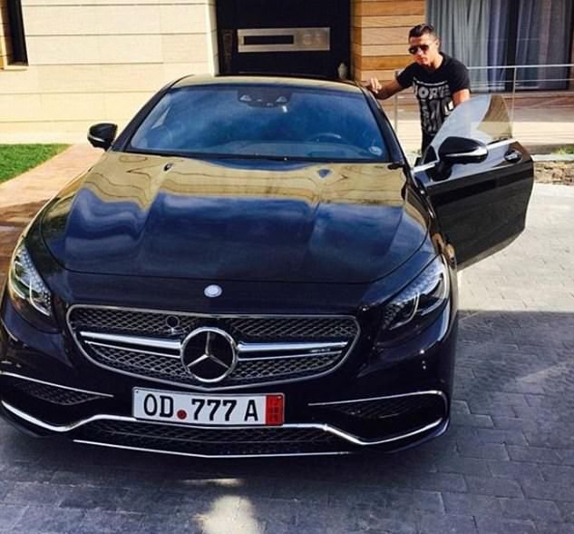 Garajul de 6 MILIOANE de euro al lui Cristiano Ronaldo. Colectia impresionanta de masini a starului portughez: GALERIE FOTO_2