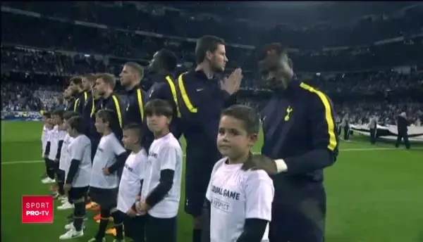 Ronaldo canta imnul Champions Legaue