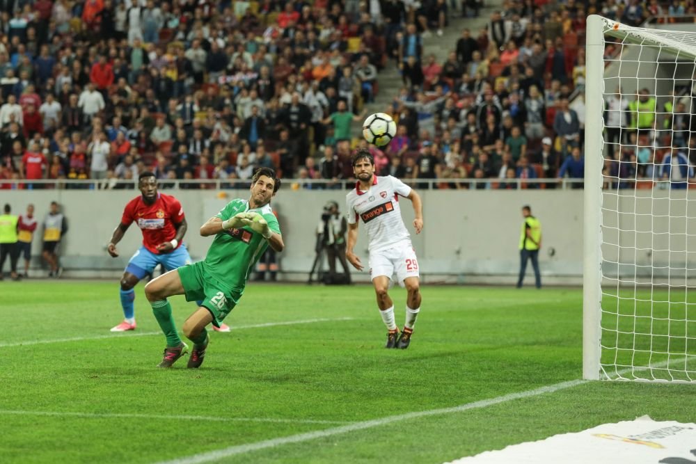 Inca un soc pentru Negoita! Cel mai bun jucator de la Dinamo poate sa plece LIBER de contract
