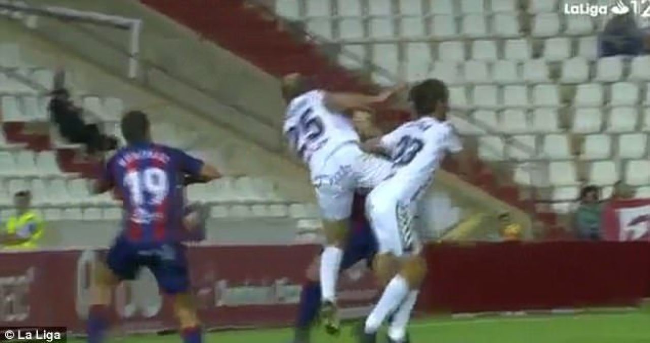Nu e gluma! Un jucator de la Albacete s-a ales cu 10 COPCI in penis in urma unui duel cu un coechipier. FOTO_3