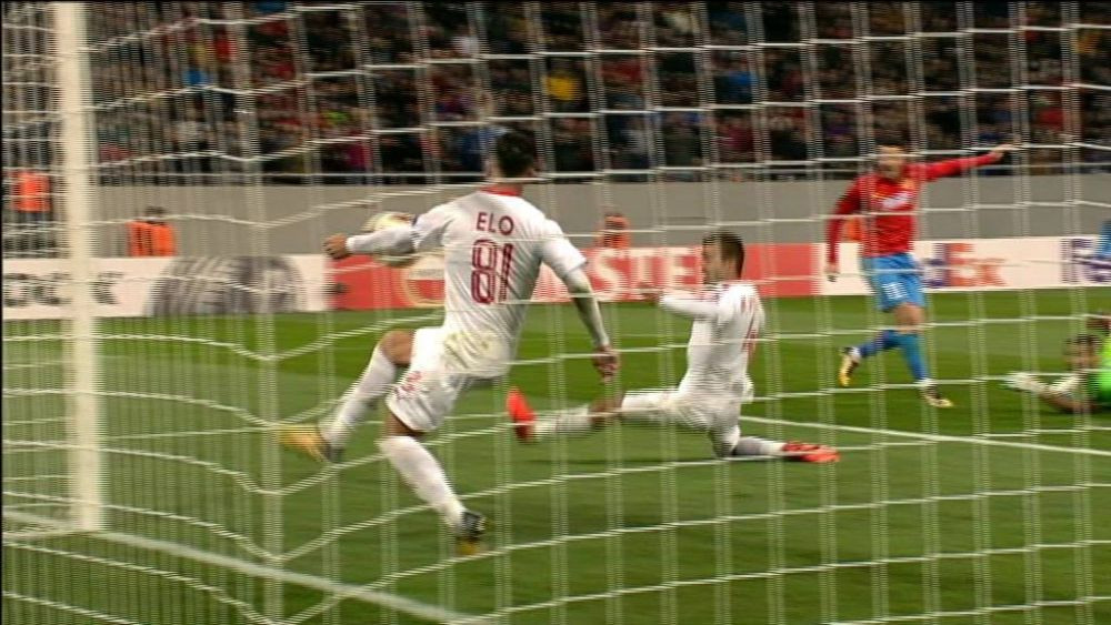 VIDEO | Faza ireala in Steaua - Hapoel Beer Sheva: niciunul dintre arbitri nu a vazut un hent evident! Echipa lui Dica merita un penalty