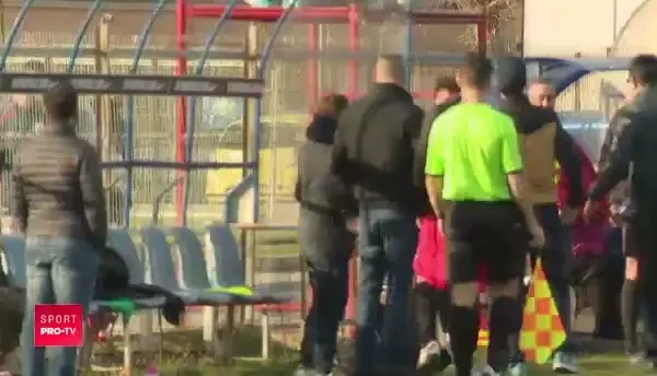 NU SE POATE! :)) Faza zilei in Ghencea: a marcat si si-a pierdut mintile! Un jucator s-a dat cu capul de banca de rezerve de fericire VIDEO