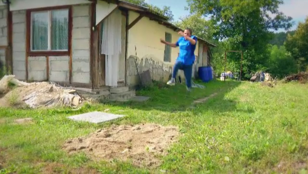 Super poveste! Ambitie fara limite: o romanca si-a improvizat in curte o baza sportiva si a iesit CAMPIOANA MONDIALA_2