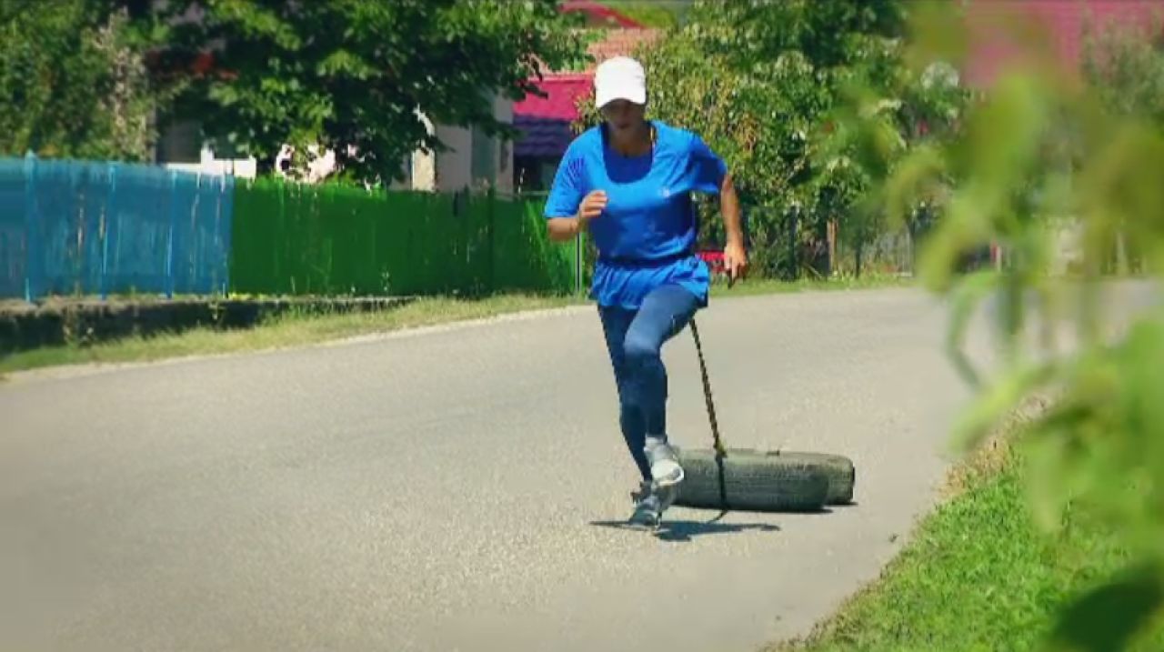 Super poveste! Ambitie fara limite: o romanca si-a improvizat in curte o baza sportiva si a iesit CAMPIOANA MONDIALA_6