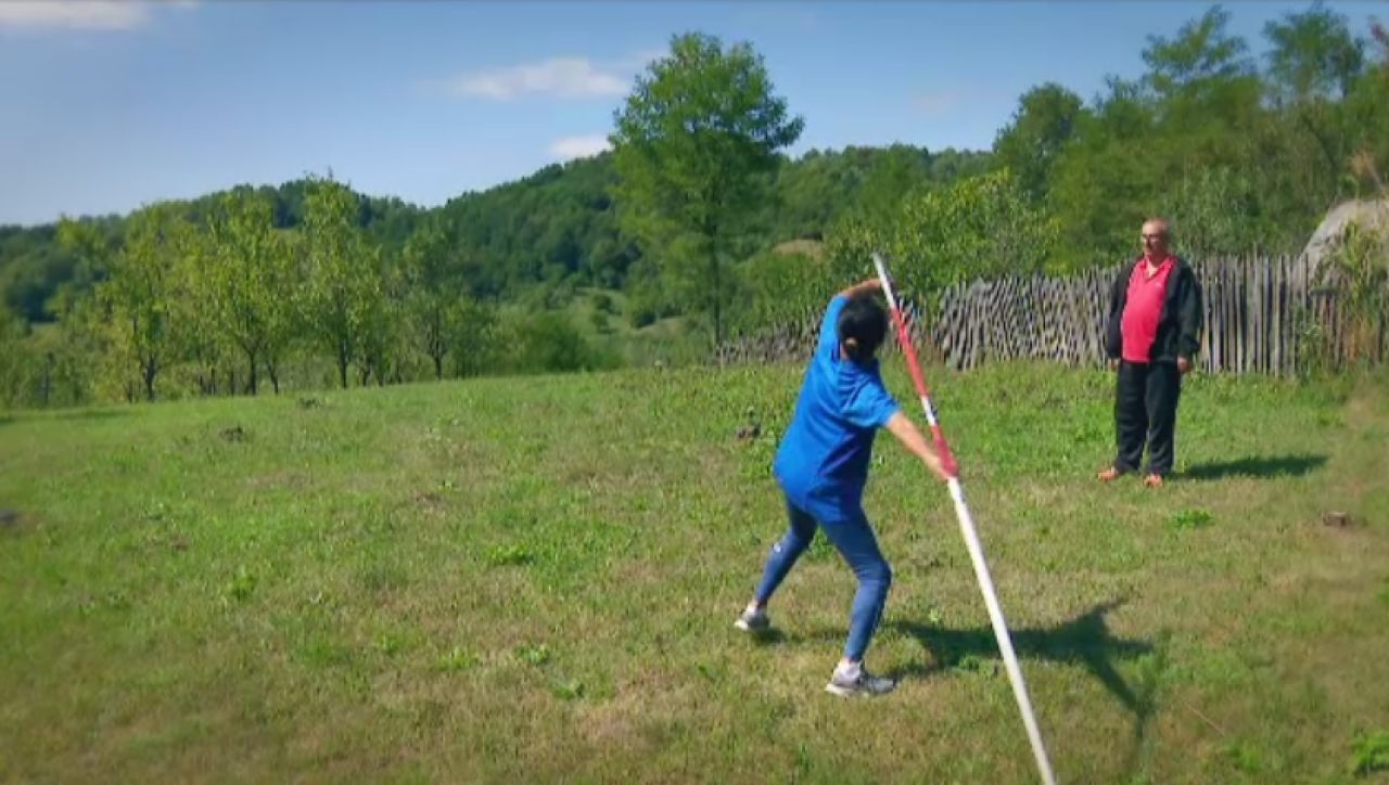 Super poveste! Ambitie fara limite: o romanca si-a improvizat in curte o baza sportiva si a iesit CAMPIOANA MONDIALA_7